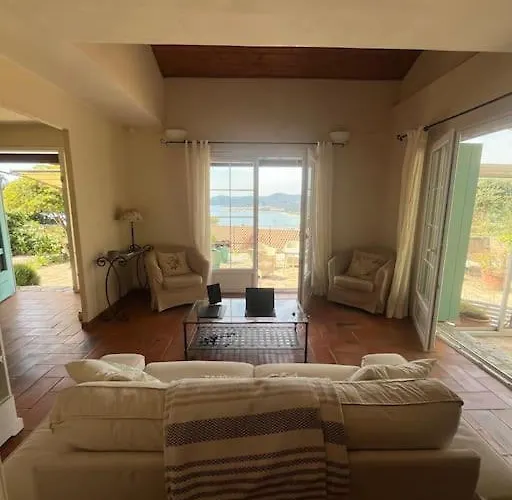 Nyaraló Paisible Vue Panoramique Le Lavandou